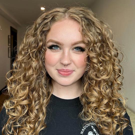 Top 30 Stylish Looks with Blonde Curly Hair