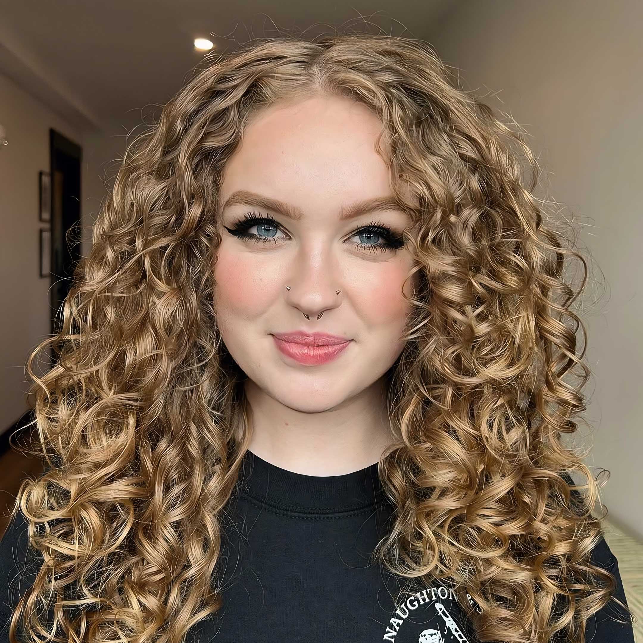 Top 30 Stylish Looks with Blonde Curly Hair